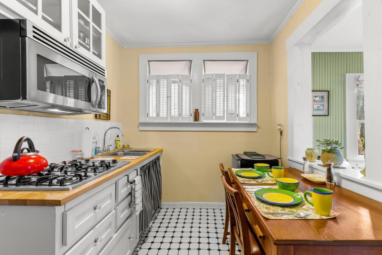 Charming 1923 Cottage At Erehwon Retreat Tampa Exteriér fotografie